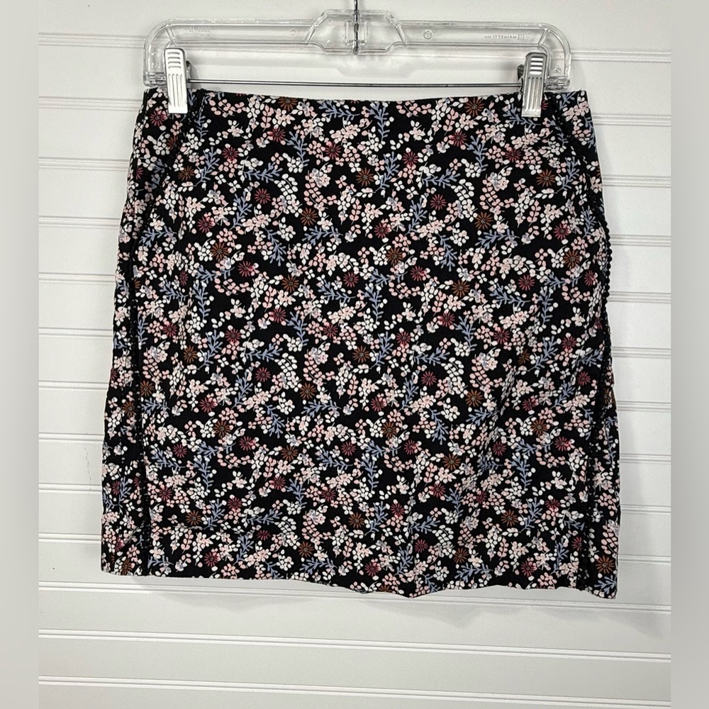 Loft Petites floral pencil skirt. Size 6